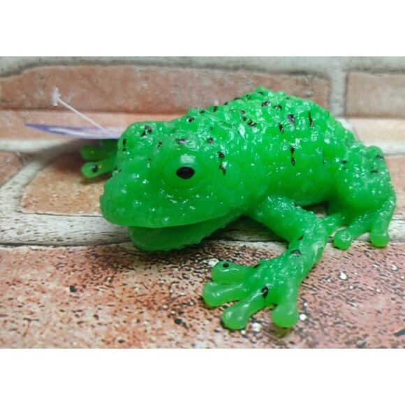 Spotted Frog Toad Life-Like Realistic Squishy Stretchable Figure Toy Squeezable - Picture 4 of 16